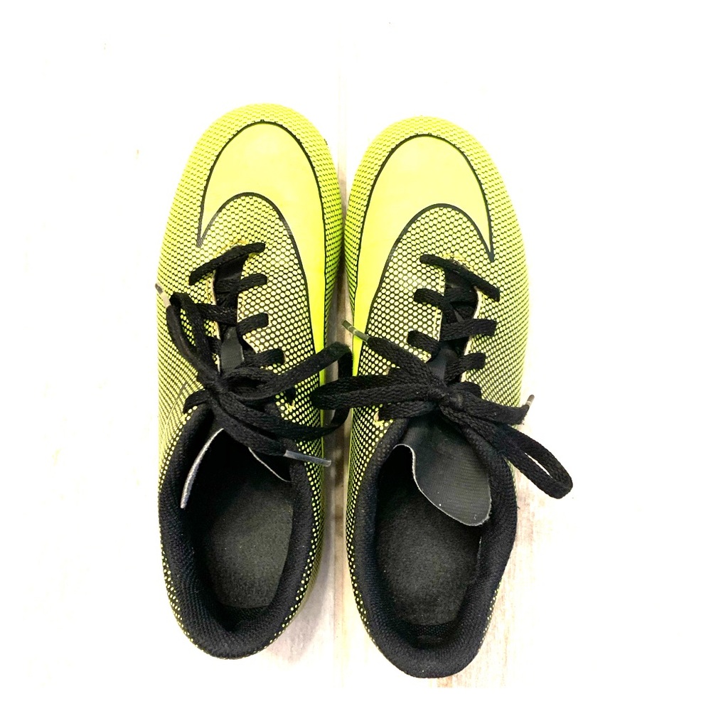 Nike Bravata II Cleats